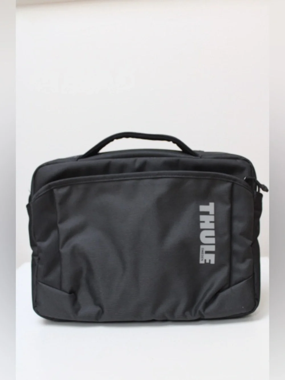 NWOT Thule Subterra  Attaché
